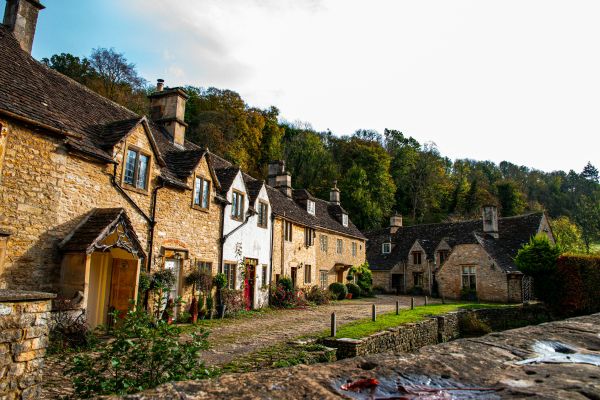 Top creative landscaping ideas for Cotswolds outdoor spaces